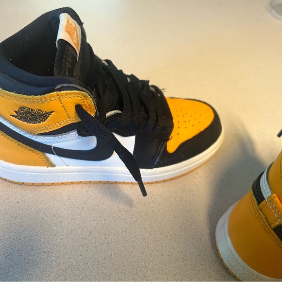 Jordan’s black and yellow size 13 C - Picture 2 of 10
